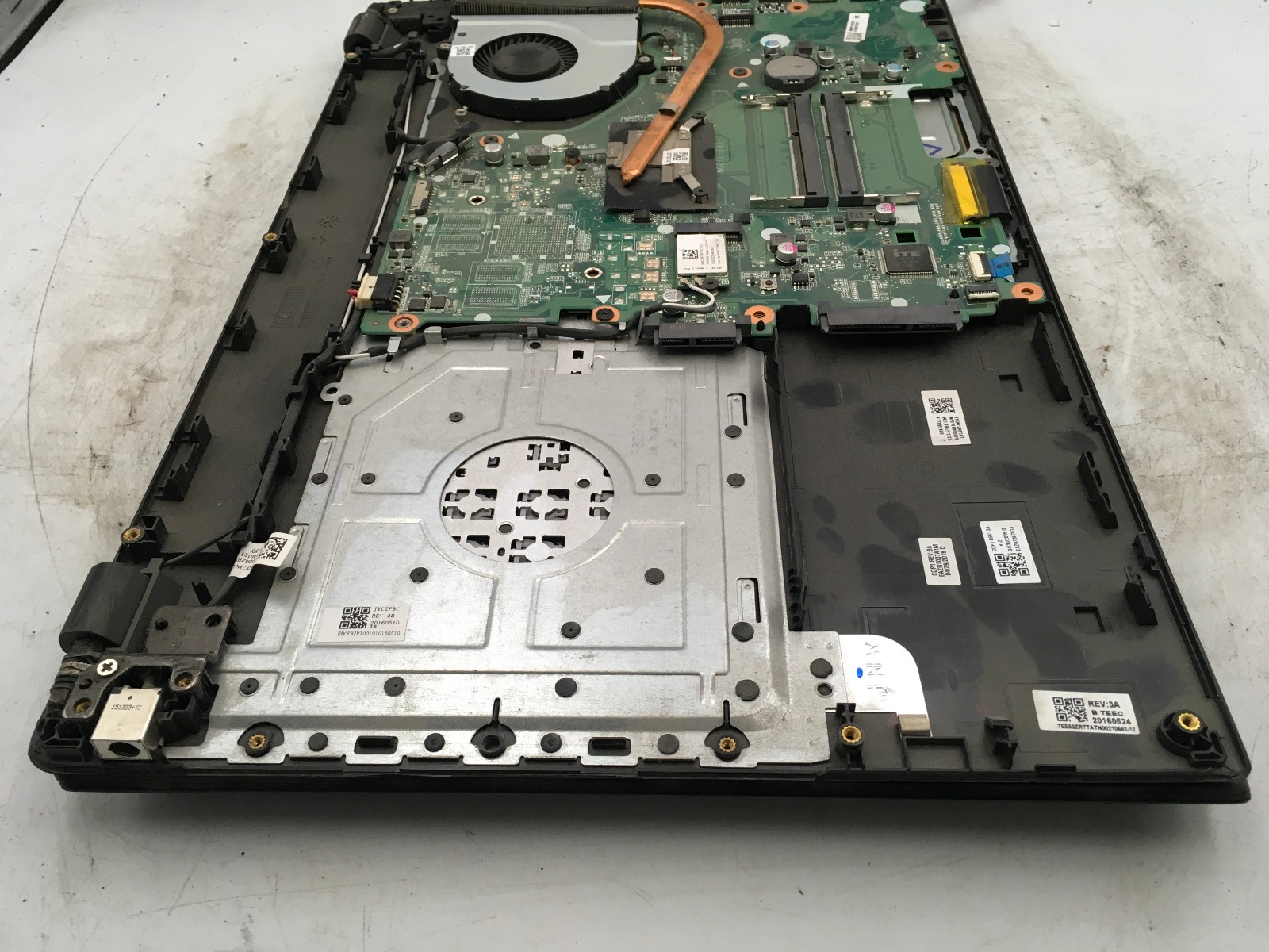 ACER ASPIRE E5 575 -FOR PARTS- INTEL CORE I5 7200U – NO RAM – NO POWER -READ- BB