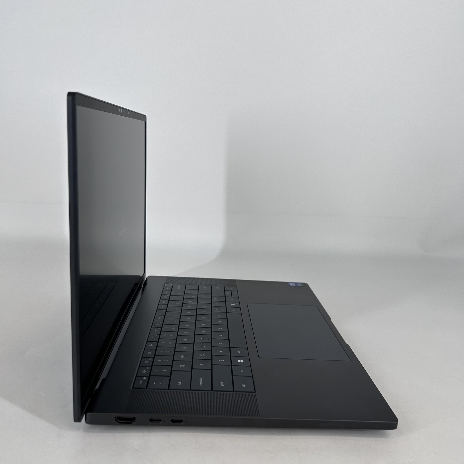 Dell Pro Max 16 Premium MA16250 FHD+ Ultra 7 265H 32GB 1TB SSD RTX PRO 2000