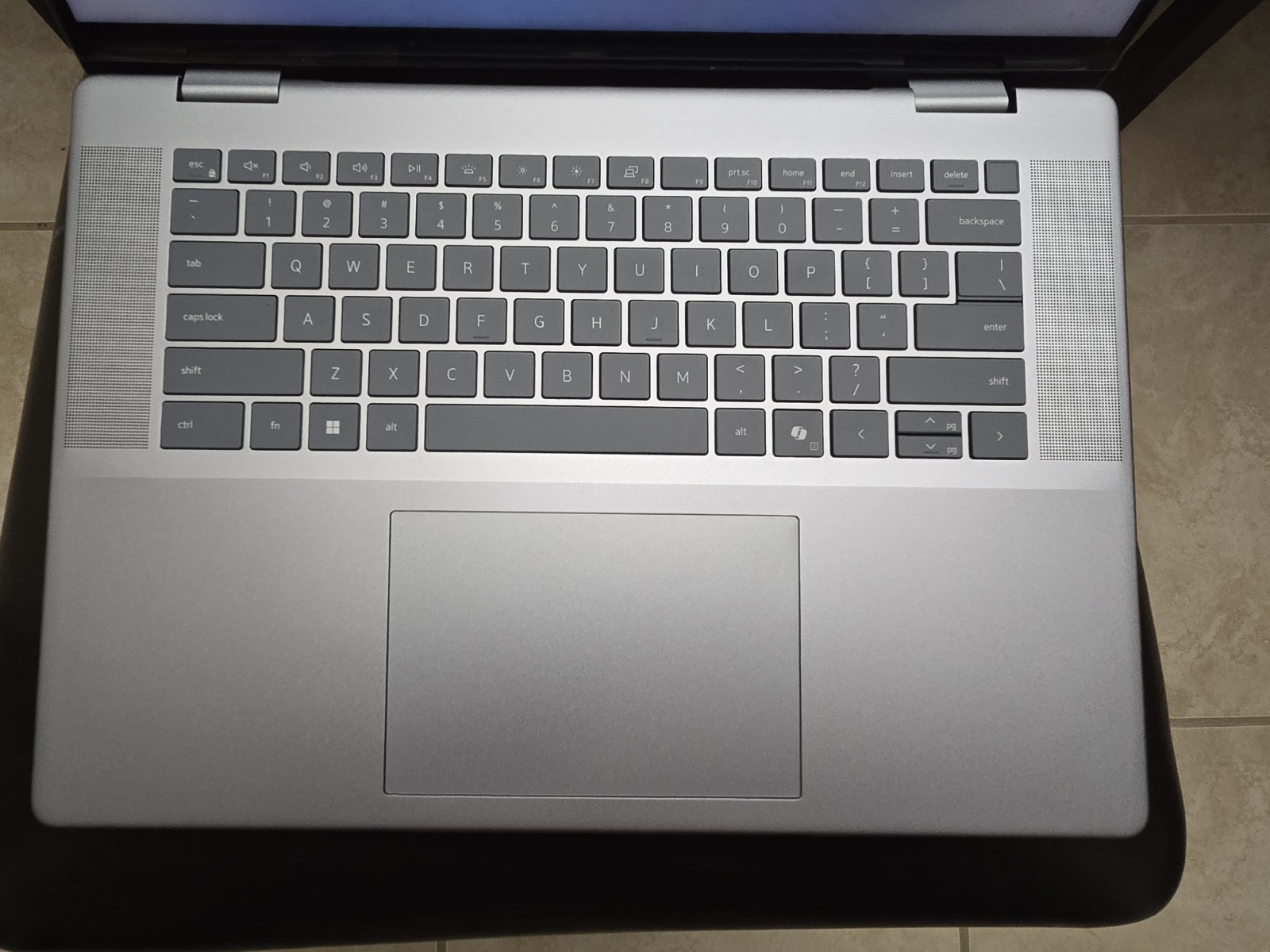 Dell Inspiron 16″ 7640 2-in-1 FHD+ Touch Ultra 7 155H 16GB RAM 1TB SSD Laptop