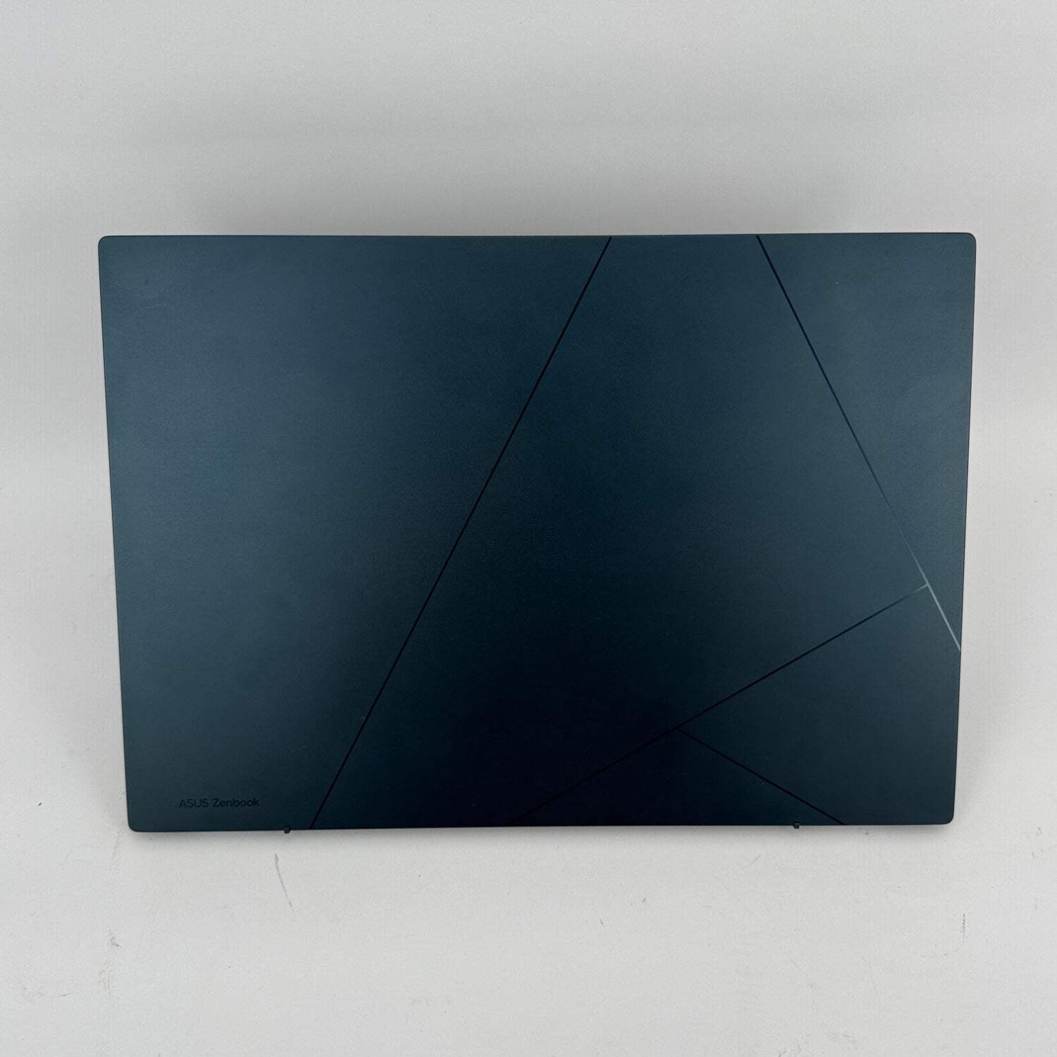 Asus ZenBook Q409ZA 14″ Core i5-1240P 1.70GHz 8GB RAM 256GB SSD