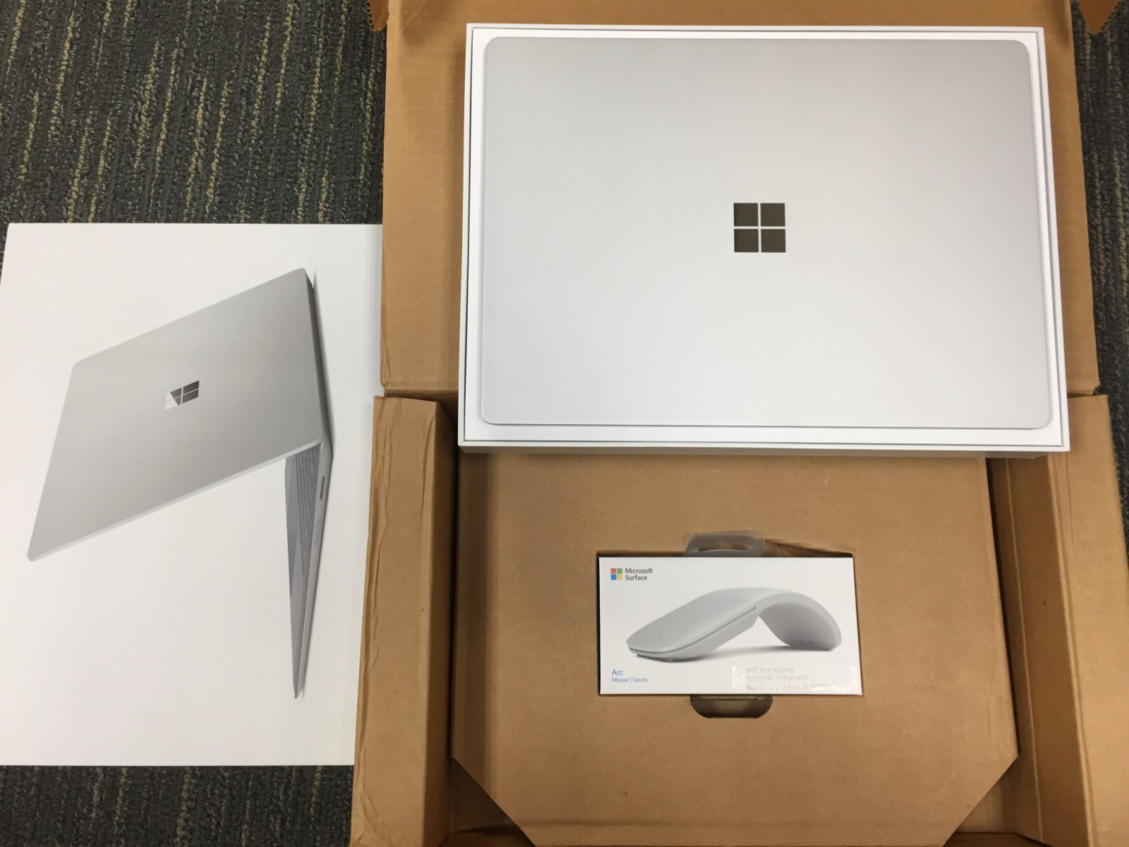 Microsoft Surface Model 1769 13.5 Touch Laptop/Intel i5/4GB/128GB SSD/Arc Mouse