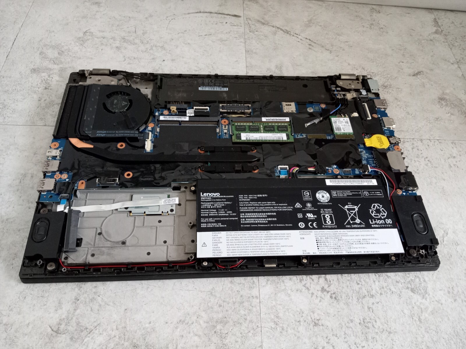 Lenovo Thinkpad T560 15″ Laptop Intel Core i5-6300U 8GB RAM – PARTS – READ -RR