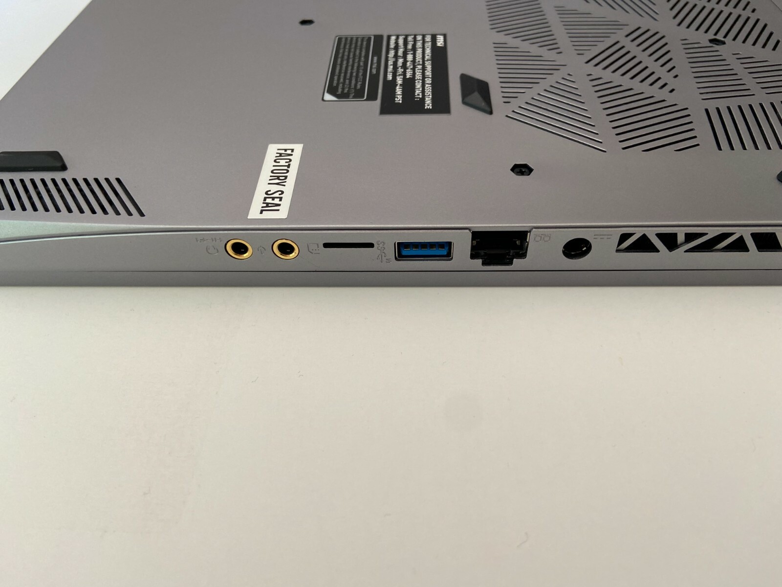 MSI P75 Creator 9SF 17.3″ Laptop: RTX 2070 Max-Q, Intel i9-9880H, 32 GB RAM, 1TB