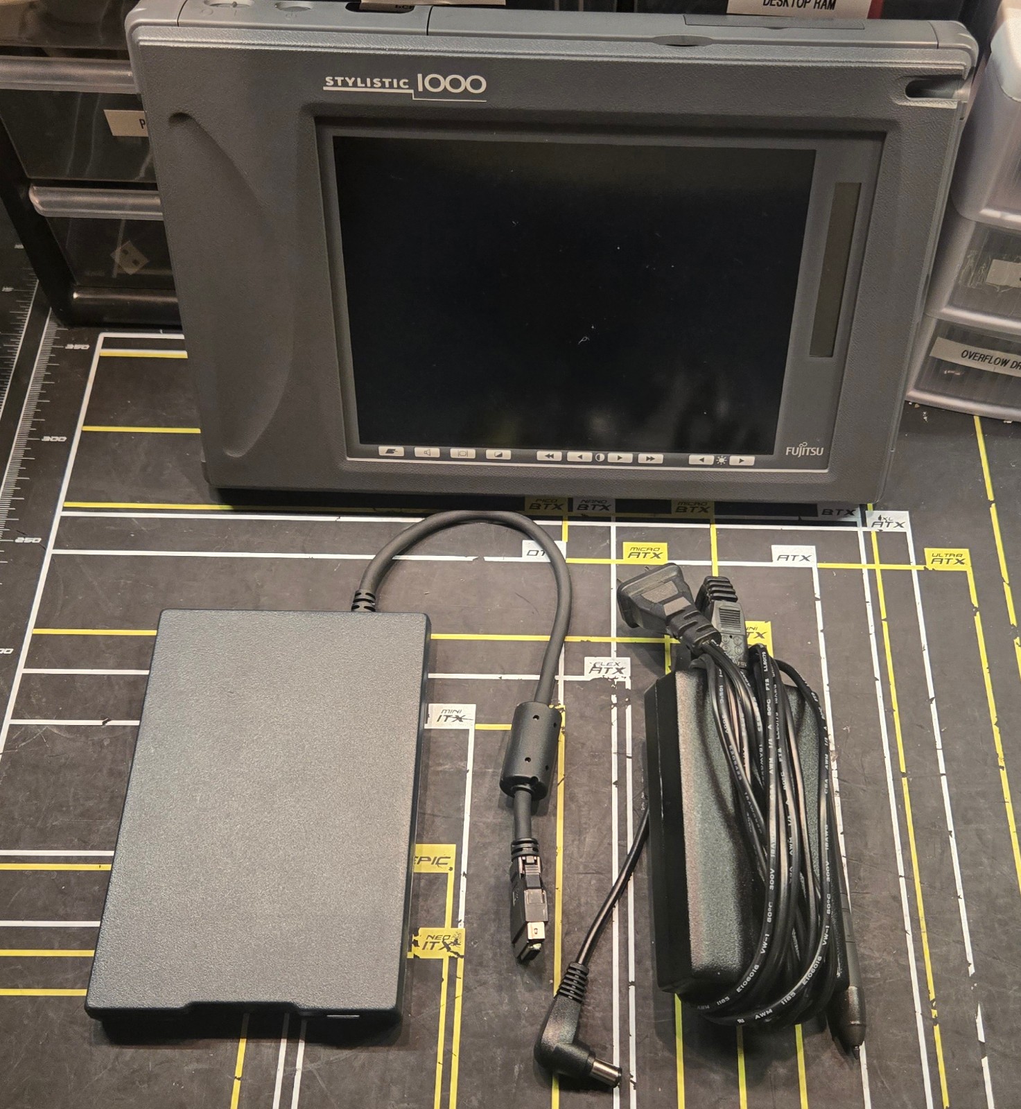 Vintage Fujitsu Stylistic 1000 Tablet (AMD Am486DX4 @ 100 MHz, 16 MB RAM, Win95)