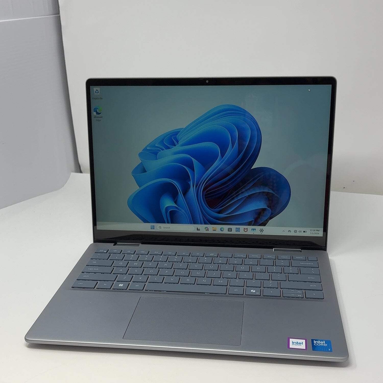 Dell Inspiron 7440 2-IN-1 14″ Core 7 150U 1.8GHz 16GB RAM 1TB SSD