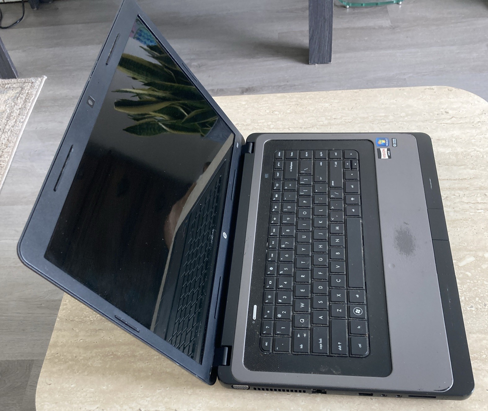 HP 2000 Series 15.6″ Notebook PC Gray – PARTS