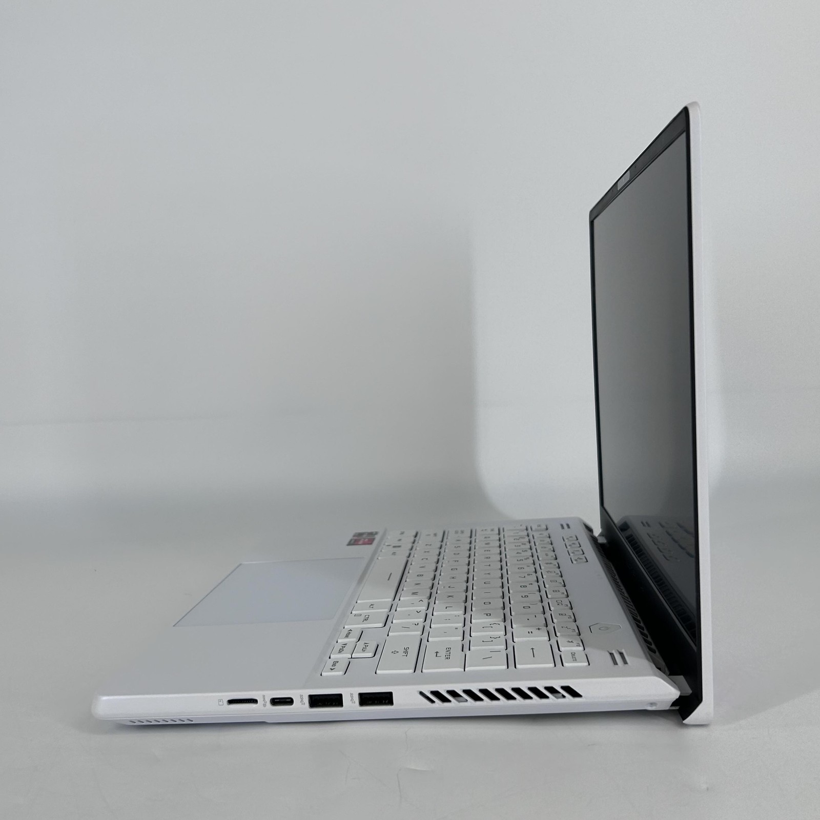 Asus ROG Zephyrus G14 GA402 14 QHD+ 3.3 GHz Ryzen 9 6900HS 40GB 1TB AMD RX 6700S
