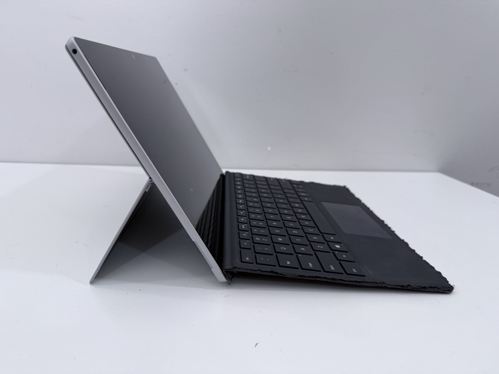 Microsoft Surface Pro 6 i7-8650U CPU @ 1.90GHz 16 GB RAM 512 GB Win 10 Pro