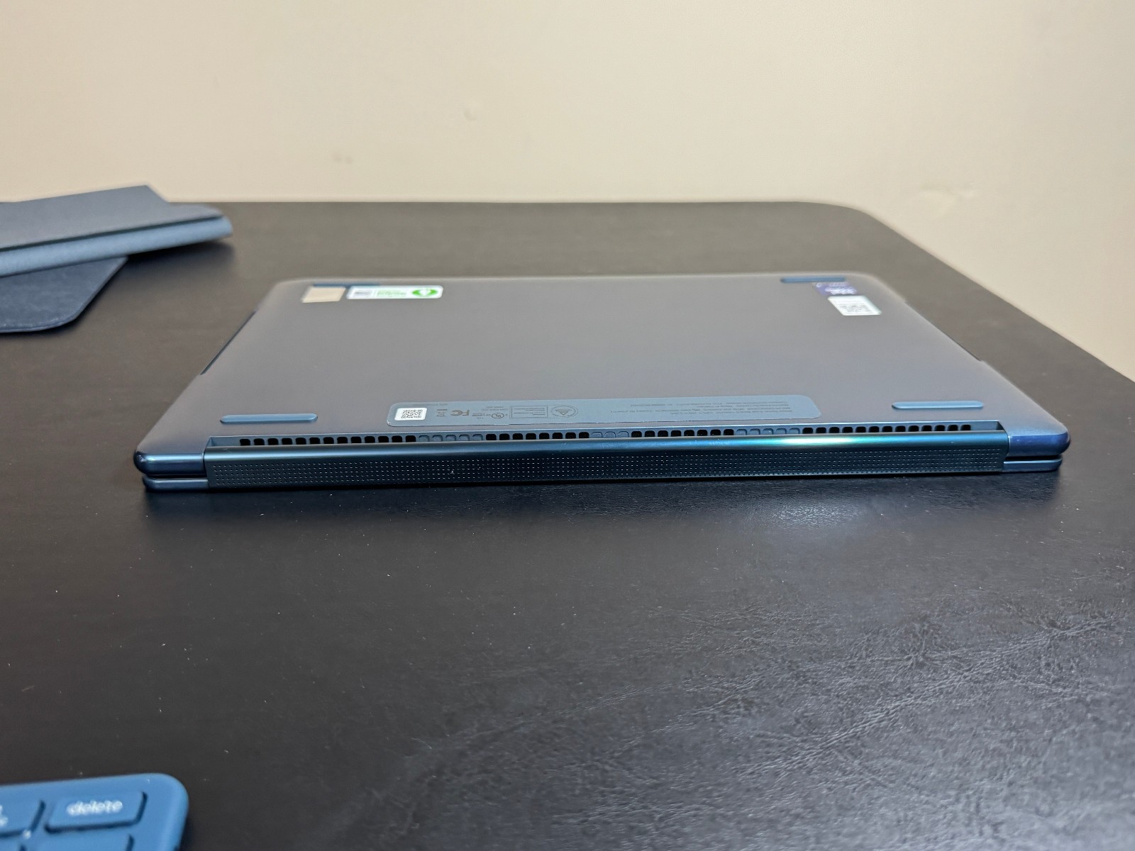 Lenovo Yoga Book 9i 14” 2.8K Dual Screen OLED Laptop Ultra 7 255H 16GB 1TB Teal
