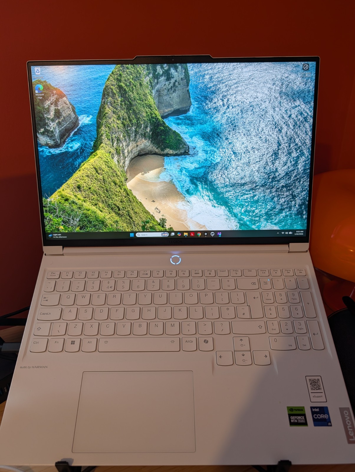 Lenovo Legion 7 16IRX9 White Gaming Laptop (2024, RTX 4060, 240Hz, Qwerty RGB)