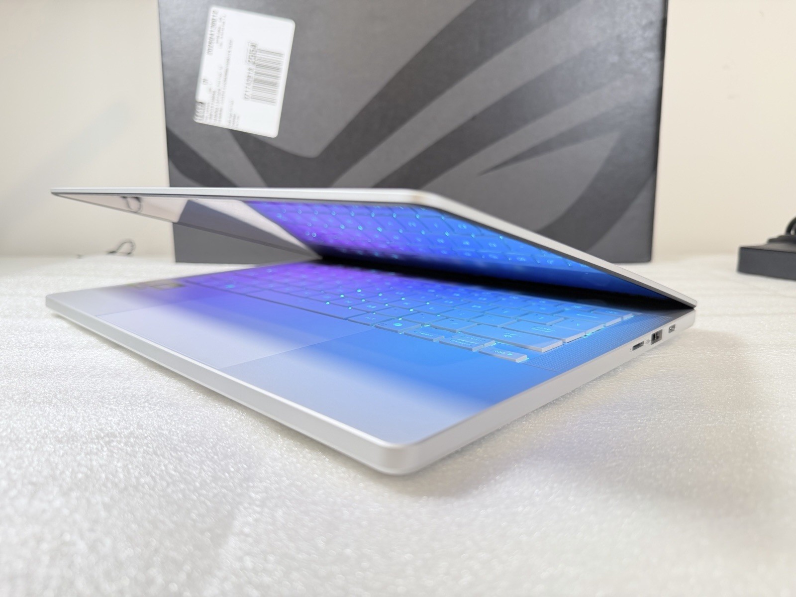 ASUS ROG Zephyrus G14 14″ 3K OLED 120Hz Ryzen 9 270 16GB RTX 5060 1TB SSD