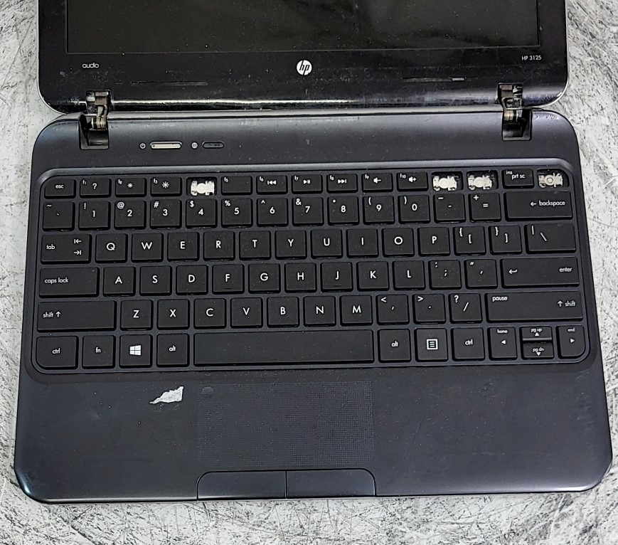 HP 3125 D3H53UT#ABA Laptop AMD E1-1500 w/RADEON HD 4GB 320GB SEE NOTES