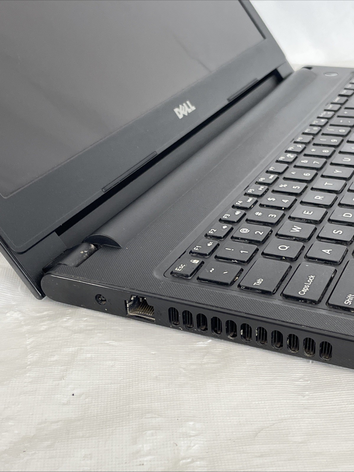 Dell Inspiron 15 3567 | Intel i5-7200U 2.50GHz | 12GB RAM | No HDD | Bad Screen