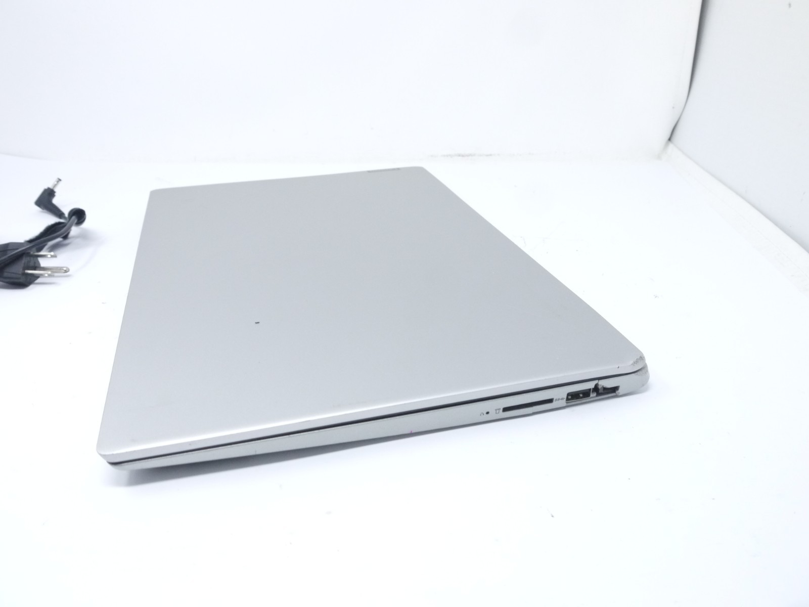 Lenovo IdeaPad 330s-15IKB 15.6″ Laptop – Core it-8250U / 4GB / 128GB SSD / Win11