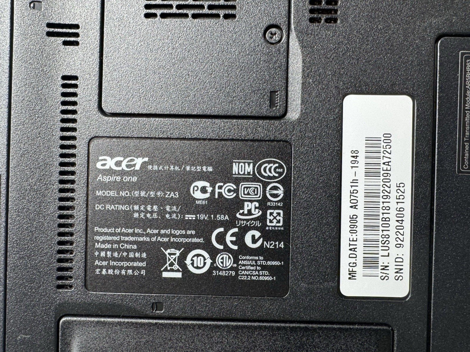 Acer Aspire One Laptop Netbook Computer Black Model ZA3 Windows XP + Charger
