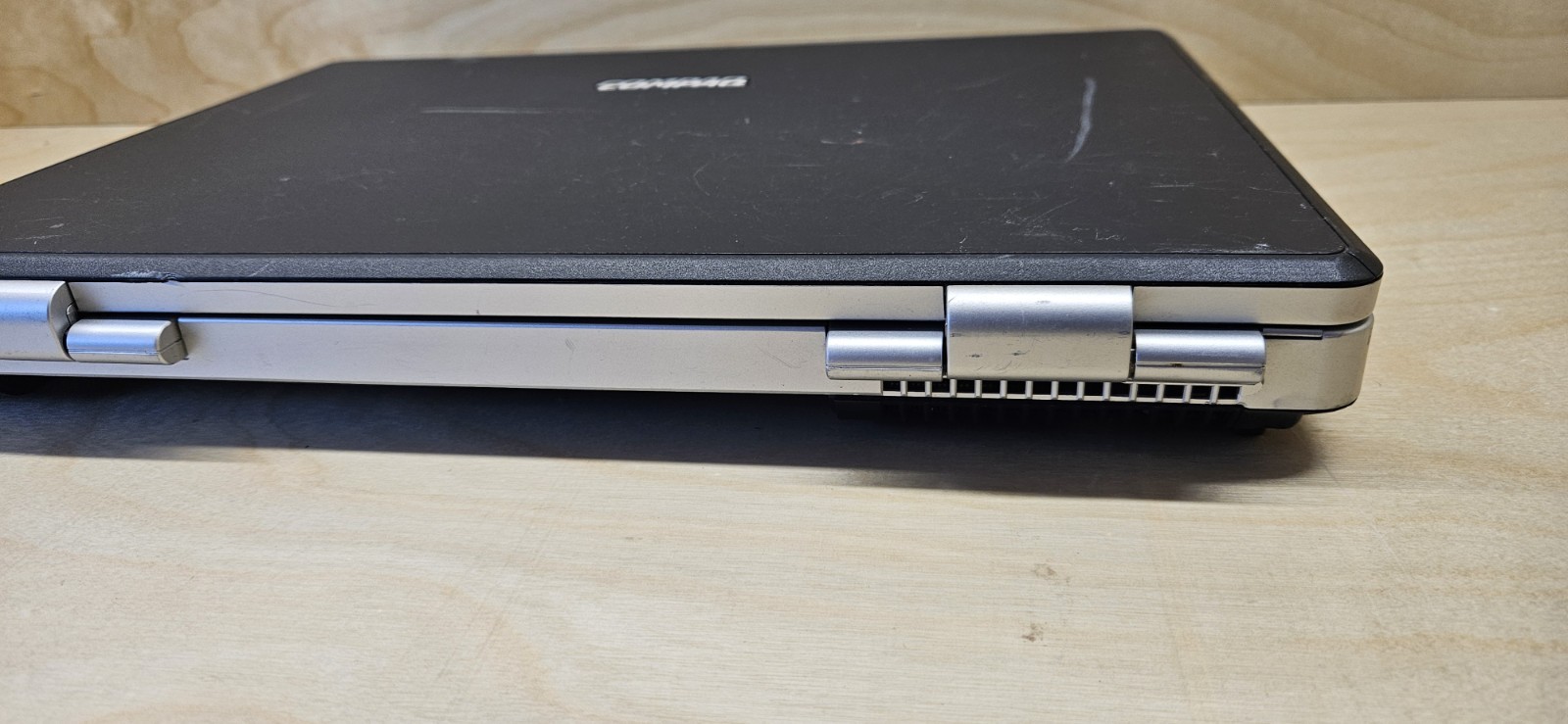 Retro Compaq Presario V5000 AMD Sempron 1.8Ghz / 384Mb Ram / NO HDD NO PSU
