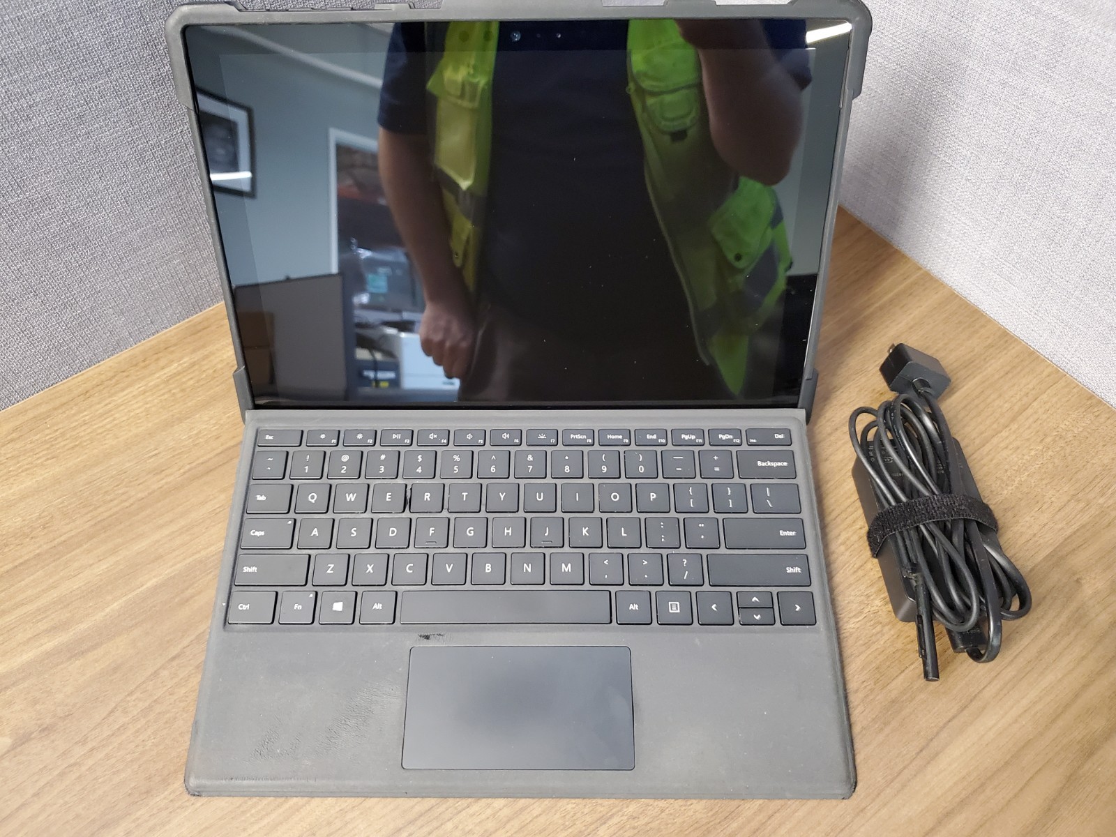 Surface Pro 6 | i5-8350U | 8GB RAM | 256GB SSD | Win11 Pro | W/ keyboard & case