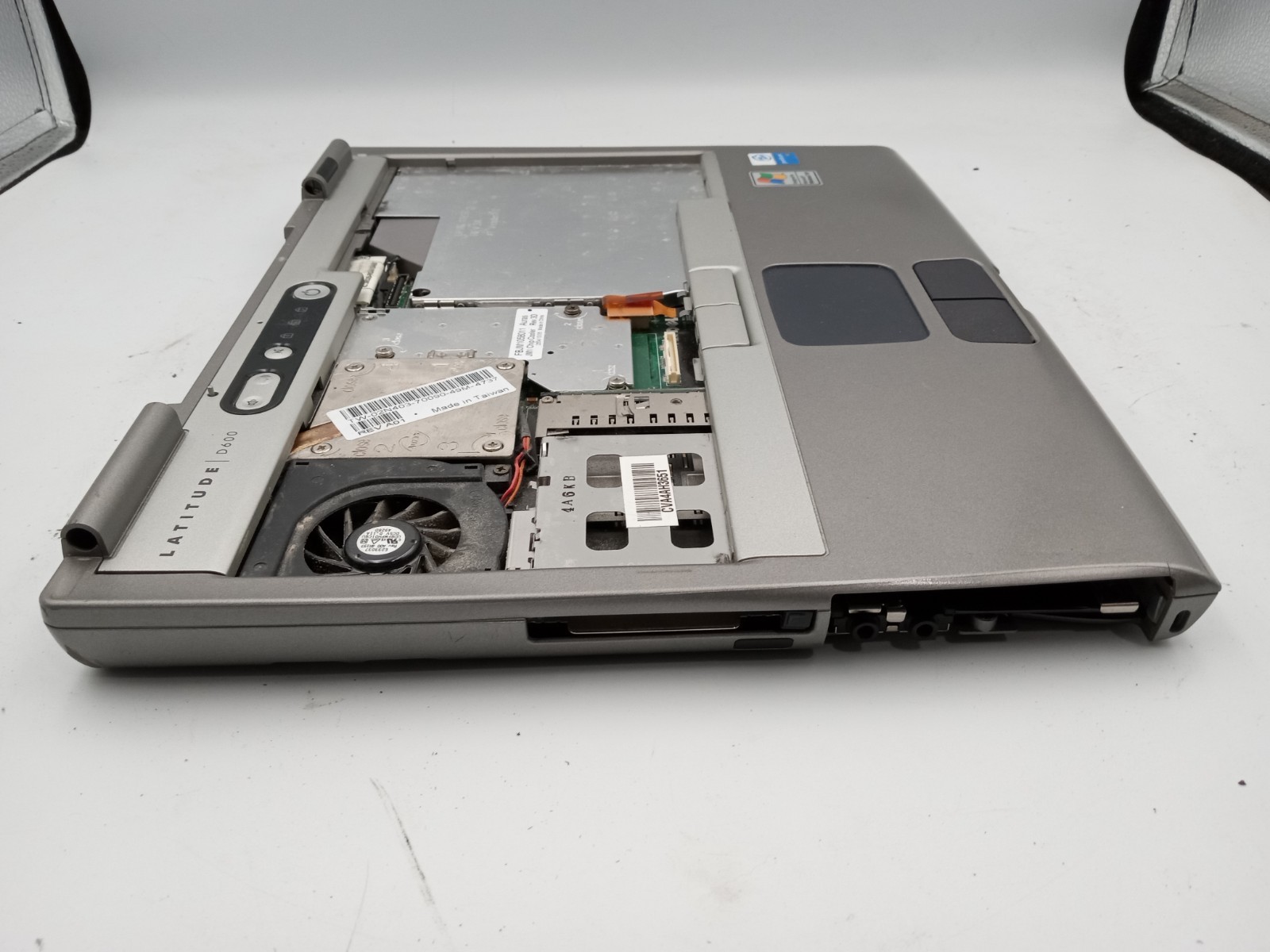 Dell Latitude D600 14″ Laptop Intel Pentium M 1.8GHz – PARTS/REPAIR – READ -RR