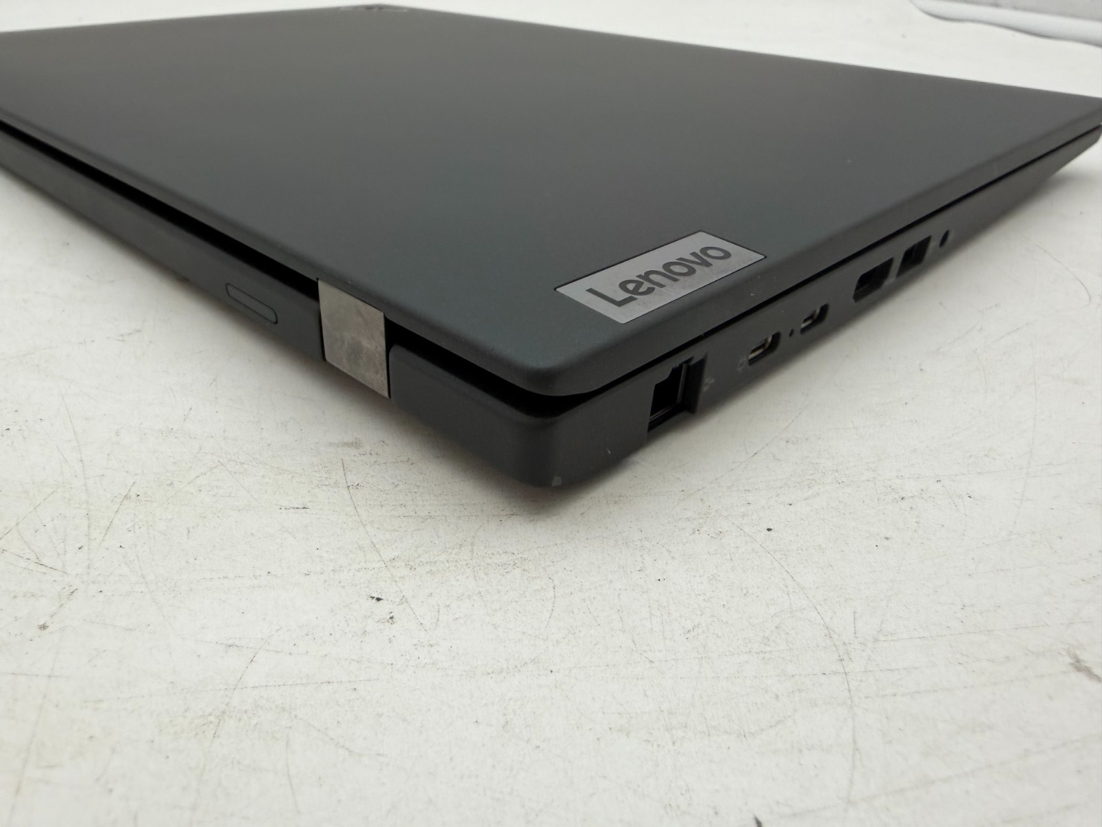 Lenovo ThinkPad P16s Gen 2 16″ 512 GB SSD 16 GB RAM Ryzen 5 Pro 7540U AMD 740M