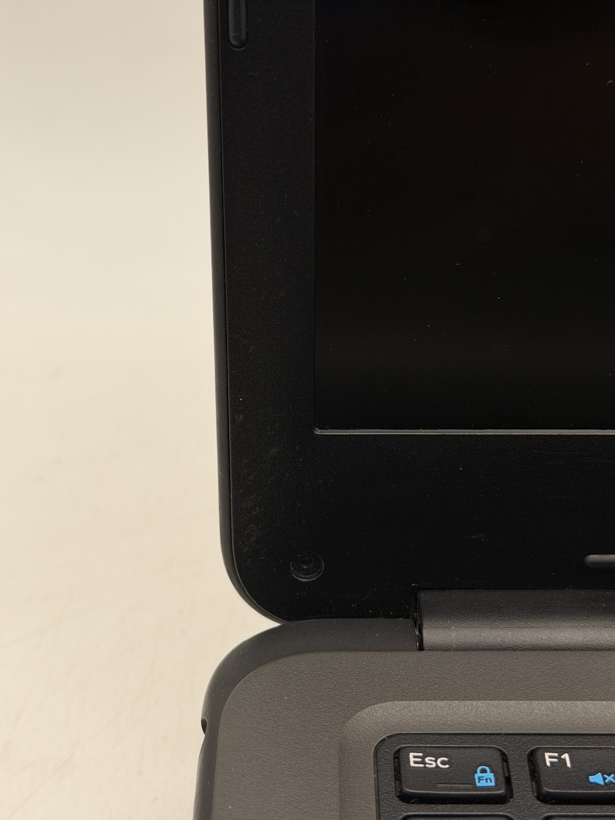 Dell Latitude 3310 13.3in i5-8265U 8GB 128GB NO OS – Read