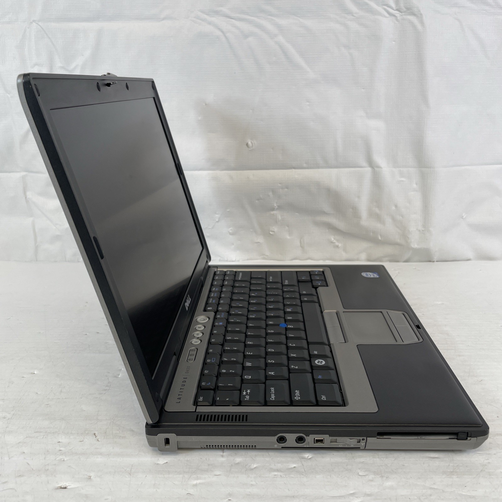 Retro Dell Latitude D630 14.1″ Laptop Intel C2D 2GHz 2GB RAM 80GB HDD WinXP