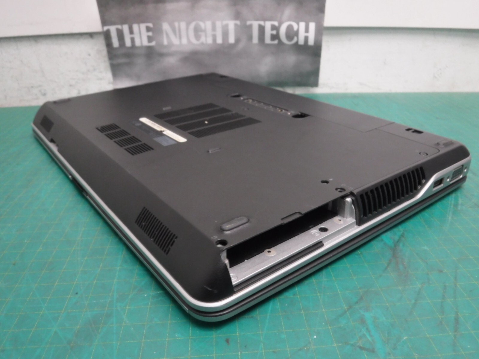 Dell Latitude E6440 Core i5-4300m 2.6GHz 4GB RAM 14″ No HDD/OS | Line on LCD Bad