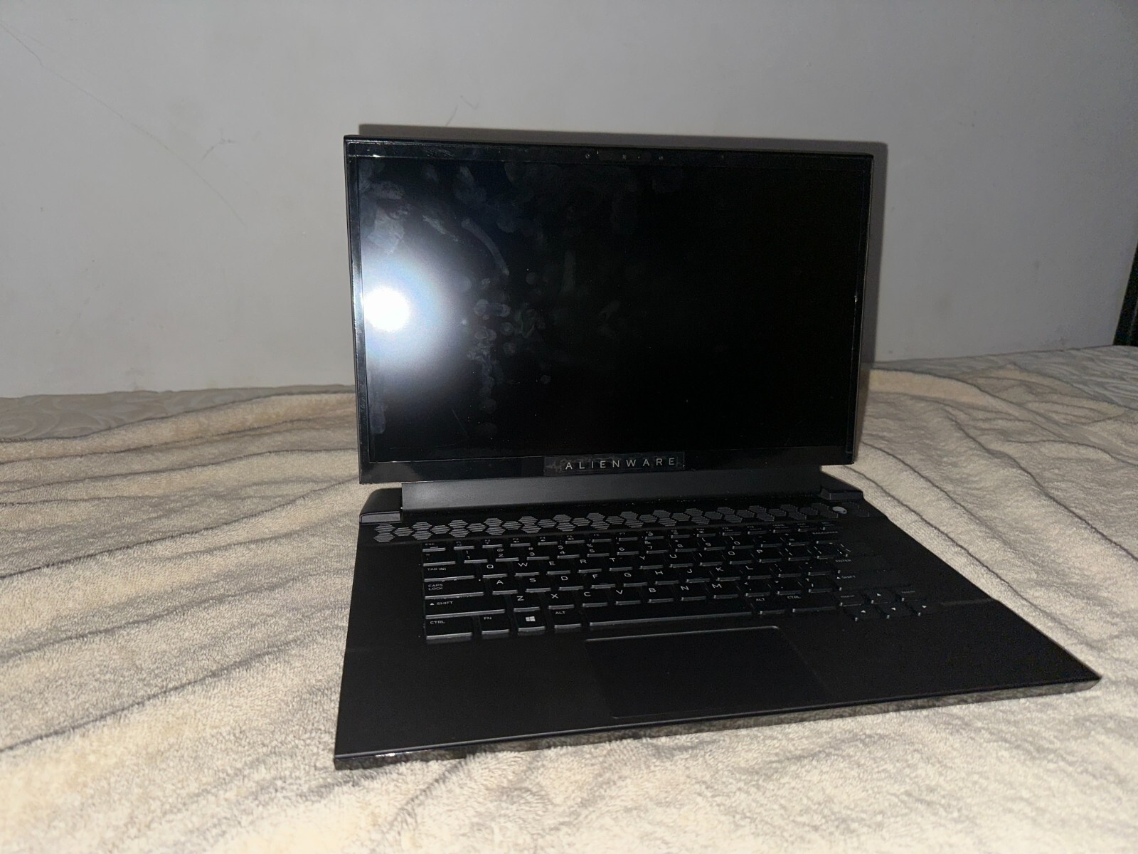 Alienware M15 R2 15.6″ (512GB SSD, Intel Core i7 9th Gen. 4.50GHz, 16GB) Laptop