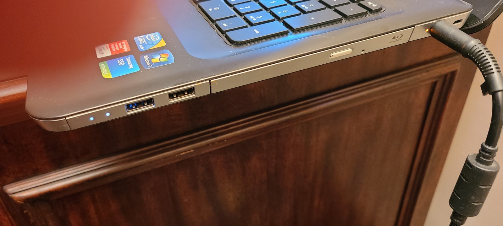 HP PAVILION DV7T- entertment PC 17.3″ intel CORE i7-740QM 640GB-HD,2 8GB DDR Mem