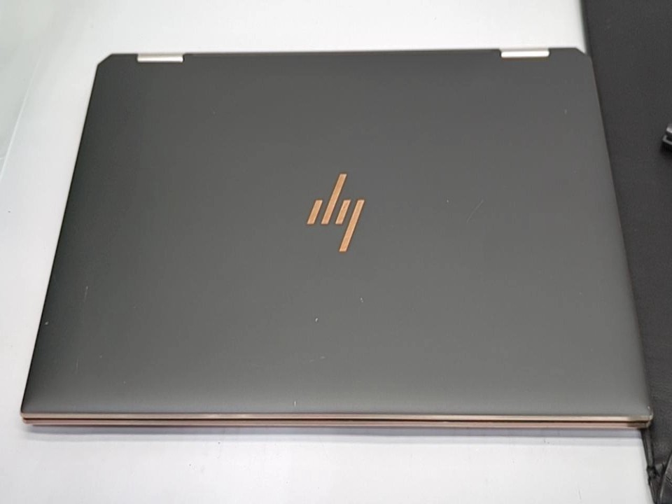 HP SPECTRE x360 2-in-1 15t-eb000 i7-10510U 16GB 512GB MX330 15.6″ UHD 4K Touch