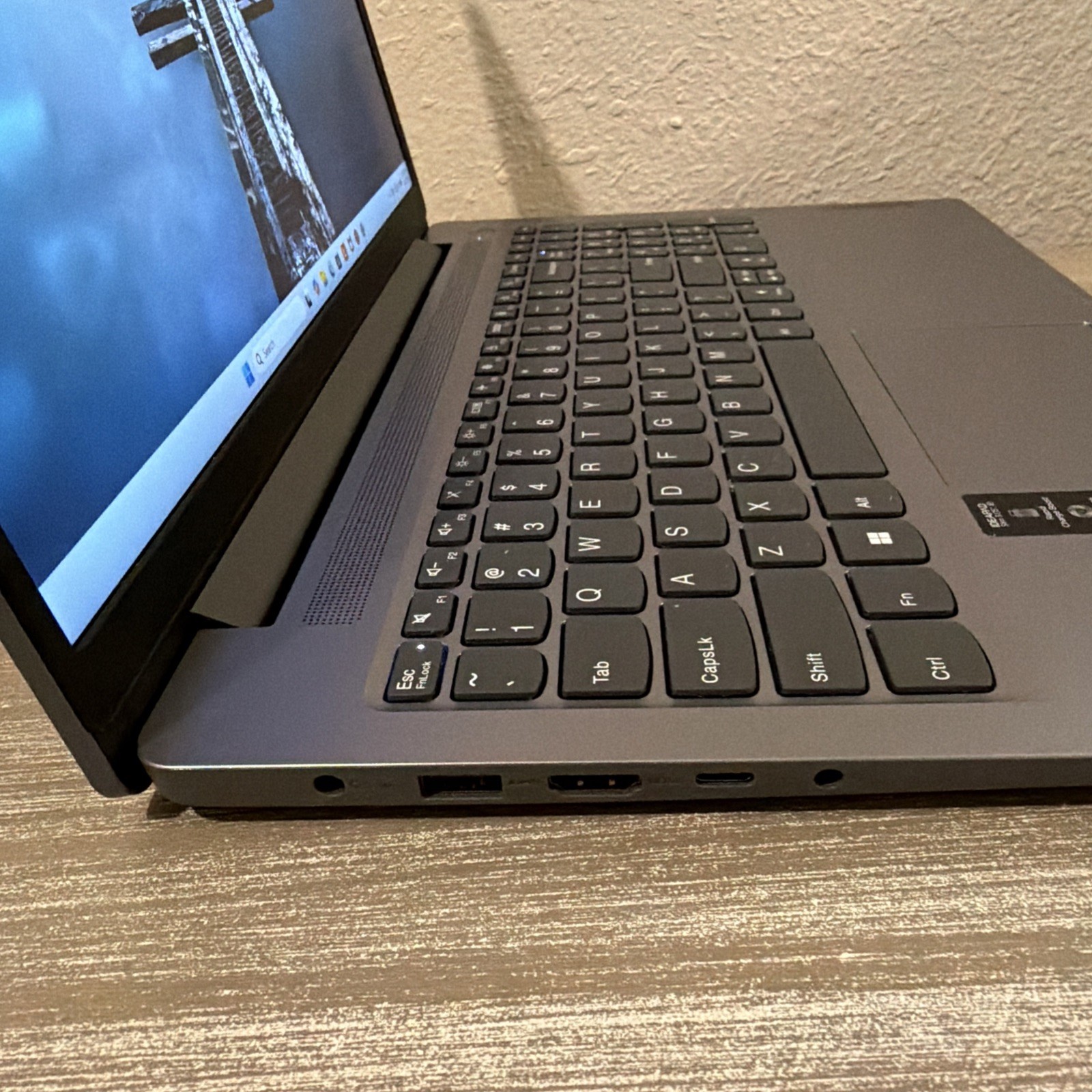 LENOVO IDEAPAD SLIM 3 15ABR8 | AMD RYZEN 7 5825U | 512GB | 16GB | Touch Screen