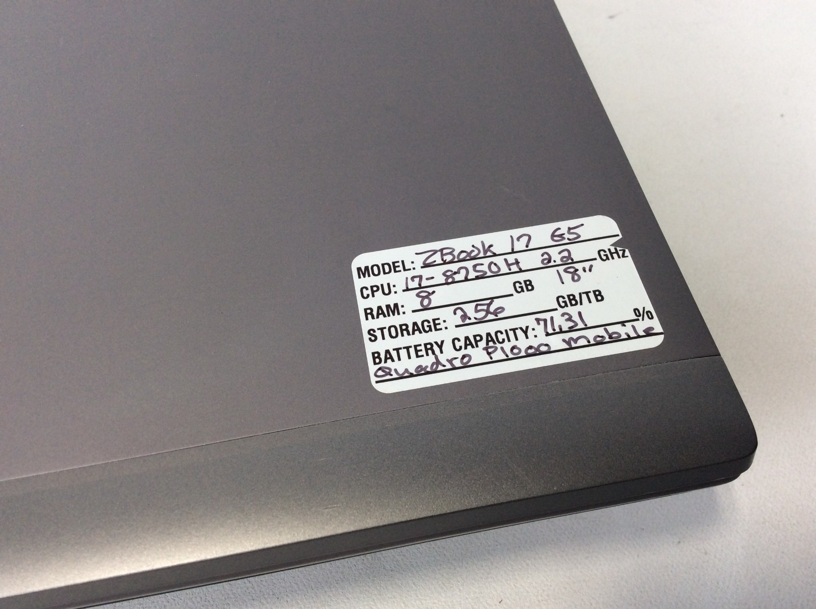 HP ZBook 17 G5 i7-8750H 2.20GHz 8GB 256GB NVMe 17″ FHD Quadro P1000 Battery Good