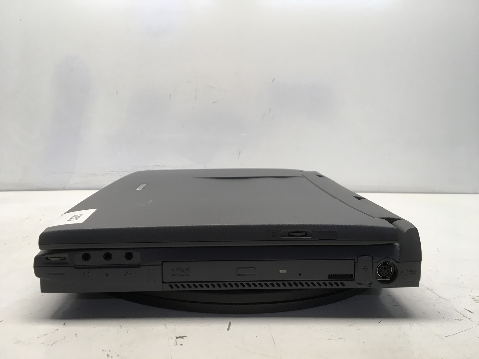 Toshiba Satellite 2065CDS/4.3 AMD K6-2 366 MHz 32 MB NO HDD No Batt