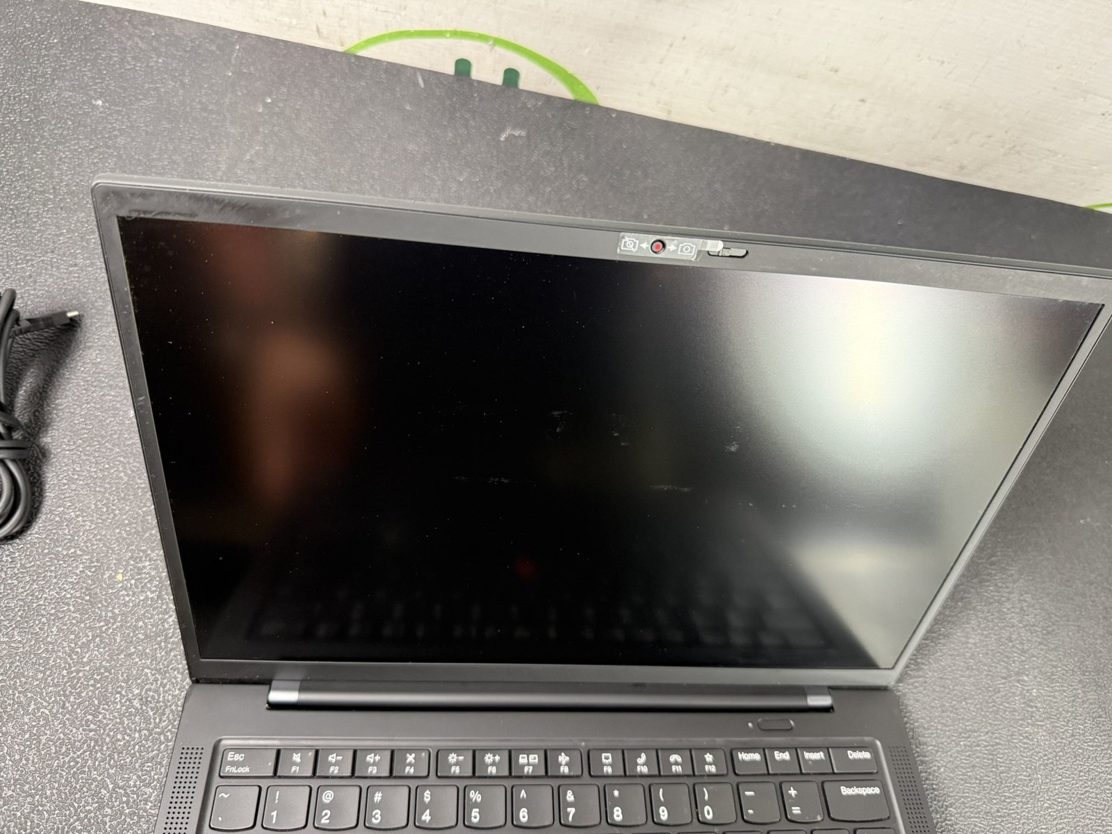 Lenovo ThinkPad X1 Carbon Gen 9 14″ Touch i7-1185G7 16GB No SSD Laptop