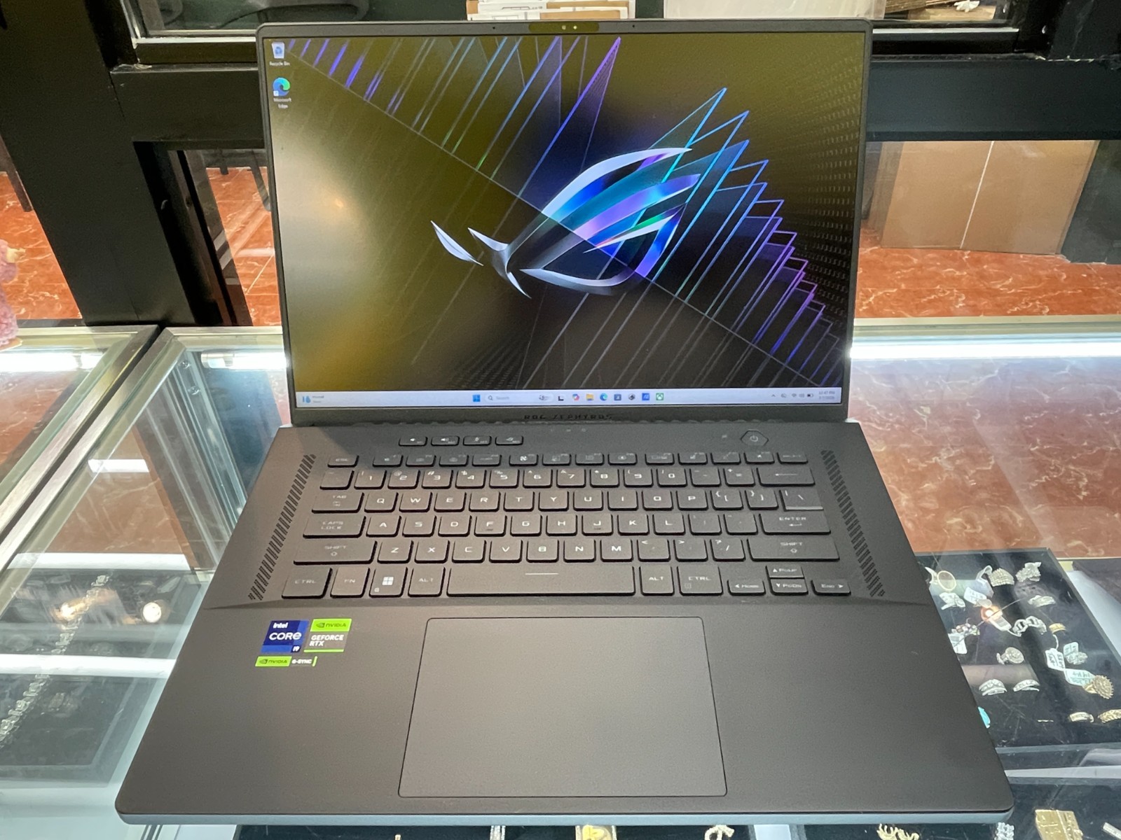 ASUS ROG Zephyrus 16″ (1TB SSD, Intel Core i9 13th Gen., 2.60 GHz, 16GB) Gaming