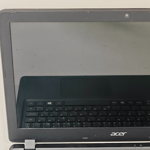 Acer Aspire ES1-523-2318 Laptop – E1-7010, Radeon R2, 8GB RAM, No SSD, 15.6″ HD