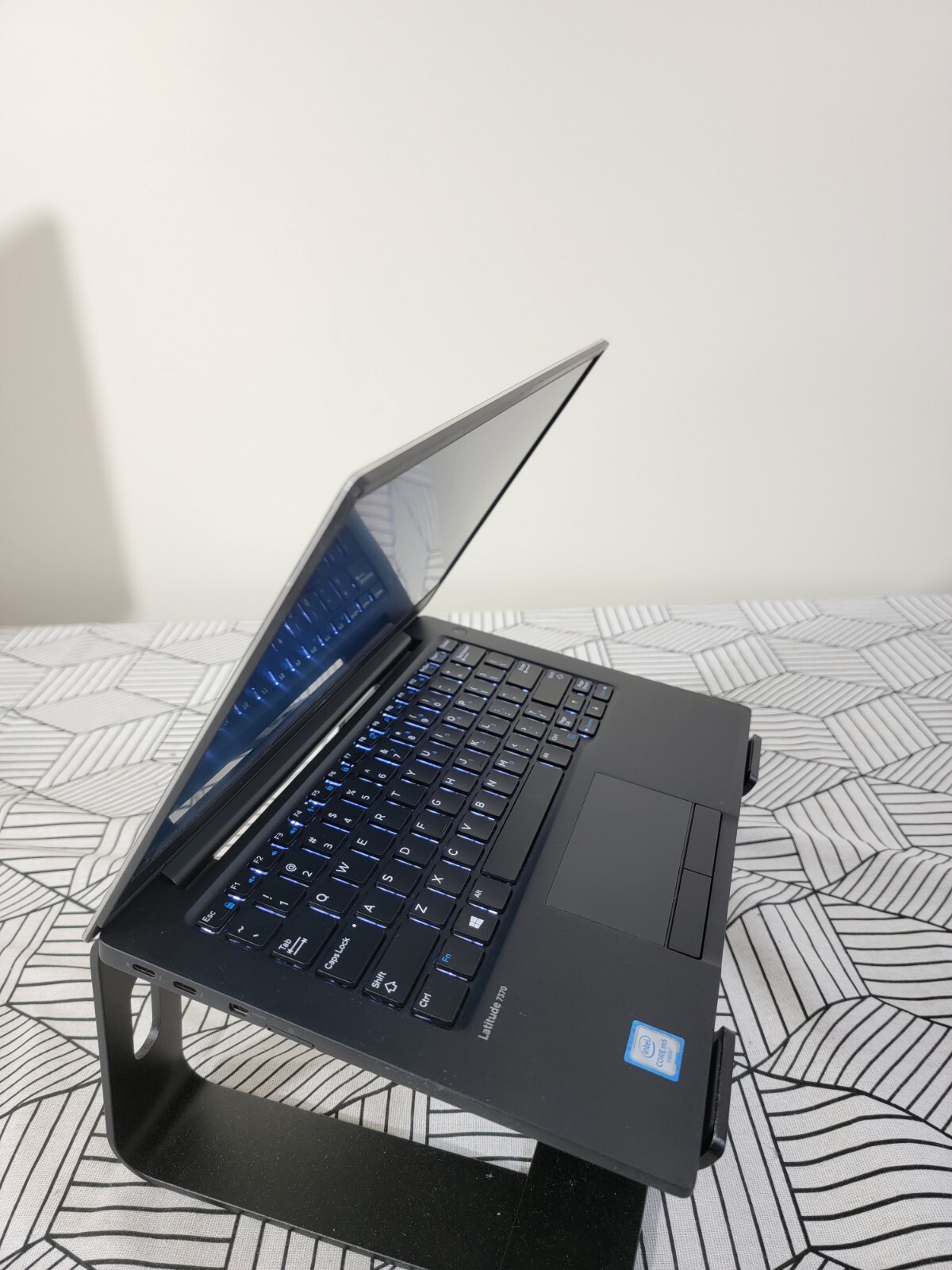 Dell Latitude 7370 13.3″ Intel Core m7-6Y75 1.2GHz 8GB RAM 128GB SSD Win10/11Pro