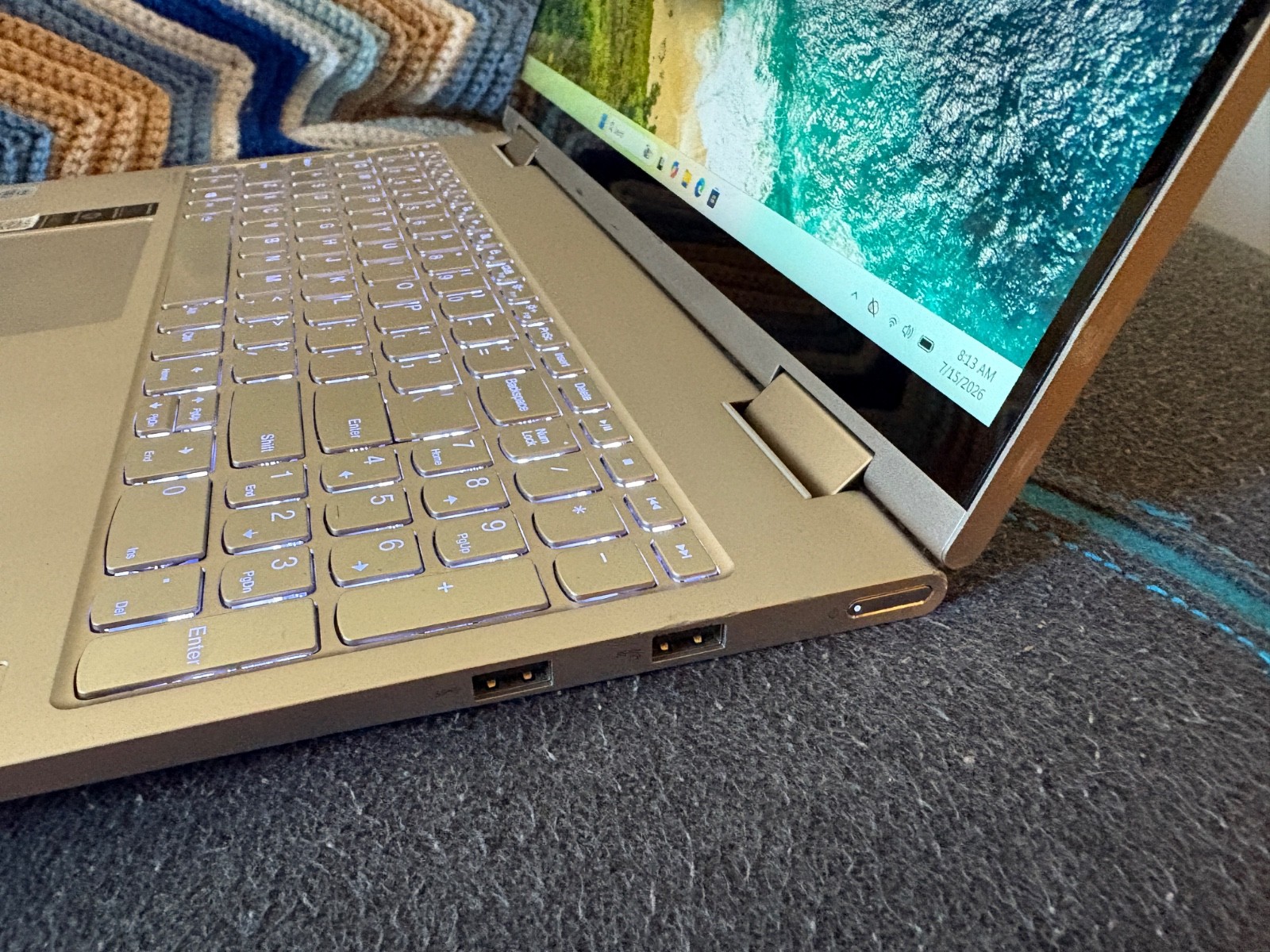 Lenovo Yoga C740 2-1 Touchscreen i7 10th Gen/12gigs/ 512SSD—–cosmetic
