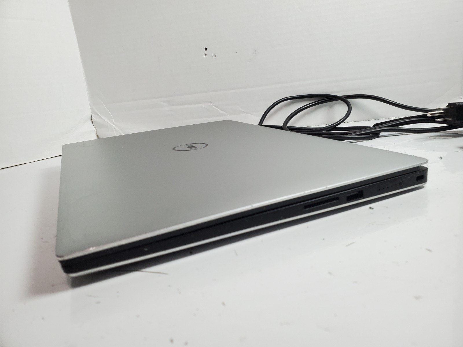 Dell XPS 15 9550 i7-6700HQ 16GB RAM 512GB SSD GTX 960M Win10 – BAD Battery -READ