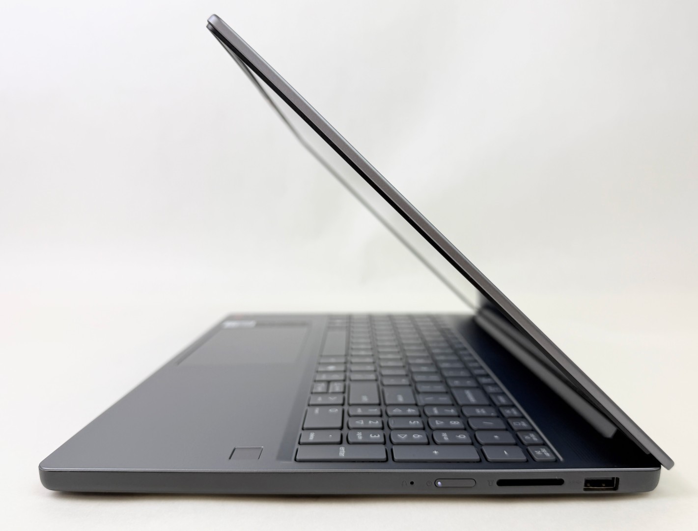Lenovo IdeaPad Slim 3 15Q8X10 15.3″ WUXGA Touch Snapdragon X 16GB 1TB W11H Dents