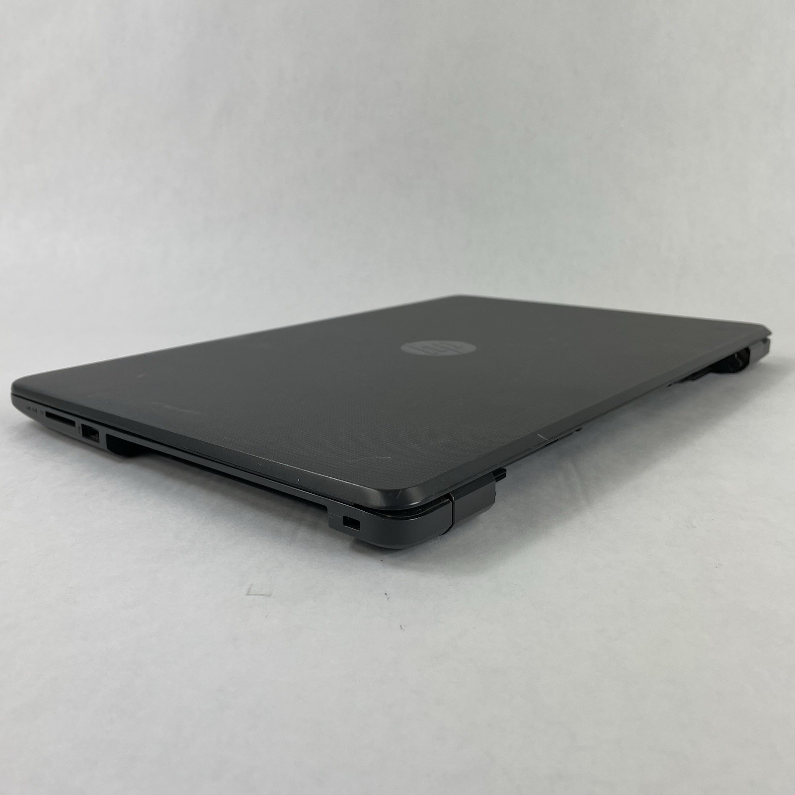 HP 250 G6 15.6″ i5-7200U 2.50 GHz 8 GB RAM No SSD No OS – Bad Keys READ