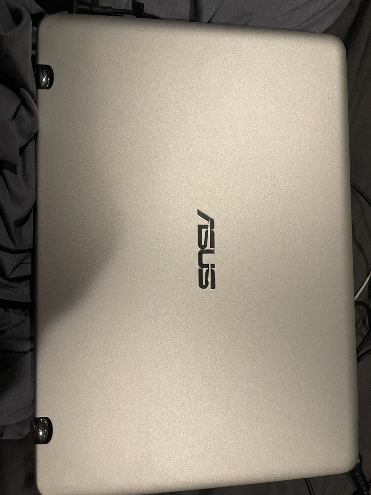ASUS Q304U 13.3″ 2-in-1 Intel Core i5-7200U @2.50GHz 8GB Ram 1TB HDD / Win10E