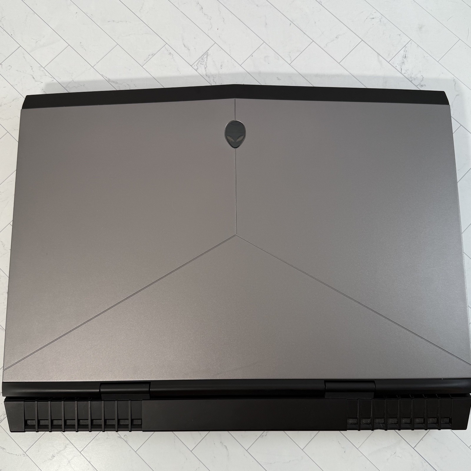 ALIENWARE 17 R4 i7 2.6GHz GeForce GTX 1070 512GB SDD 1 TB HDD 16GB Gaming #H549