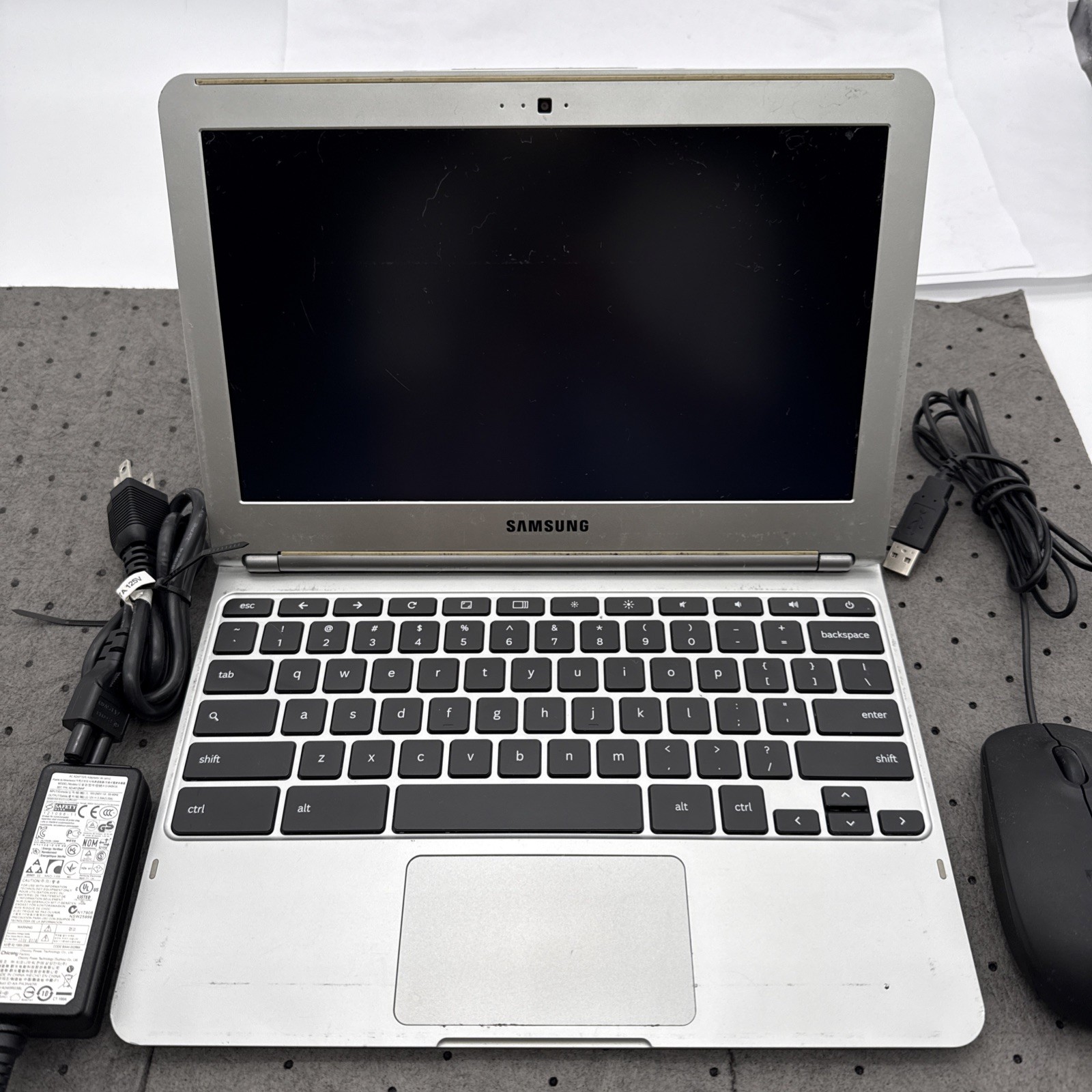 Samsung Laptop Chromebook XE303C12-A01US, Dual-Core 1.7GHz 2GB 16GB + Chrg/Mouse
