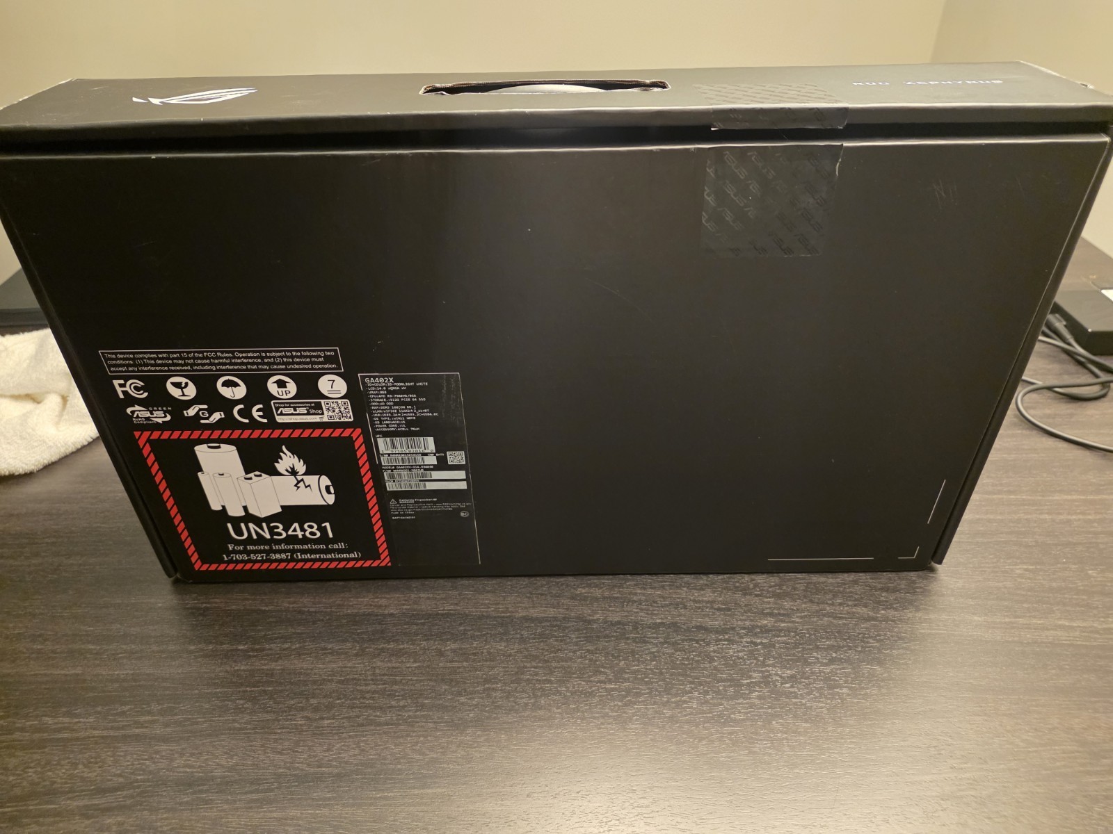 ASUS ROG Zephyrus 14″ Gaming Laptop Box