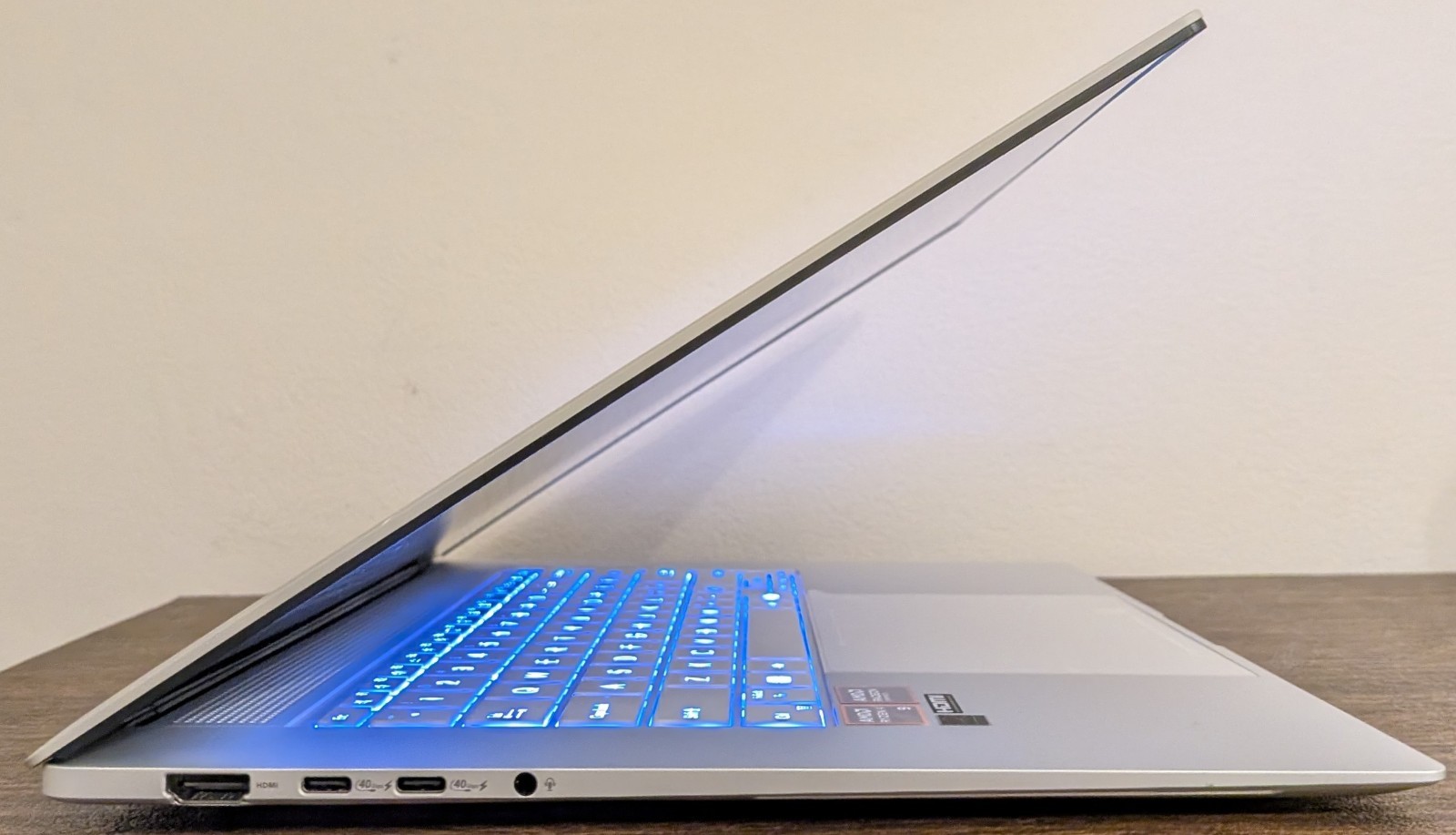 ASUS Zenbook S 16 3K 120Hz OLED Touch (Ryzen AI 9 365, 24GB RAM, 1TB SSD) White