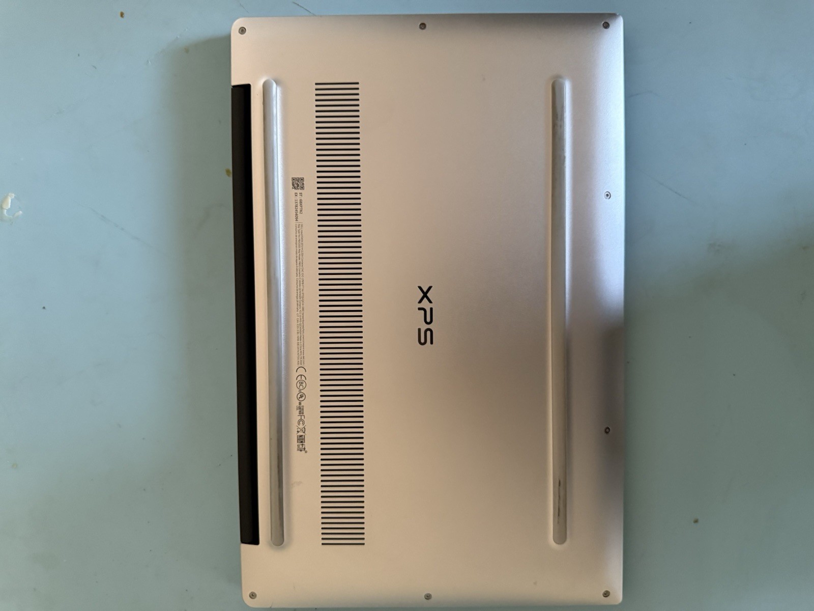 Dell XPS 13 9370 13.3″ Intel i5-8250U 8GB 256 SSD E Key