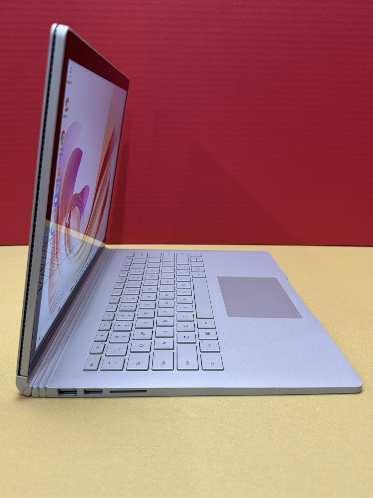 Microsoft Surface Book 2 13.5” i5 8350U 1.7GHz 8GB RAM 256GB 2 In 1 Laptop