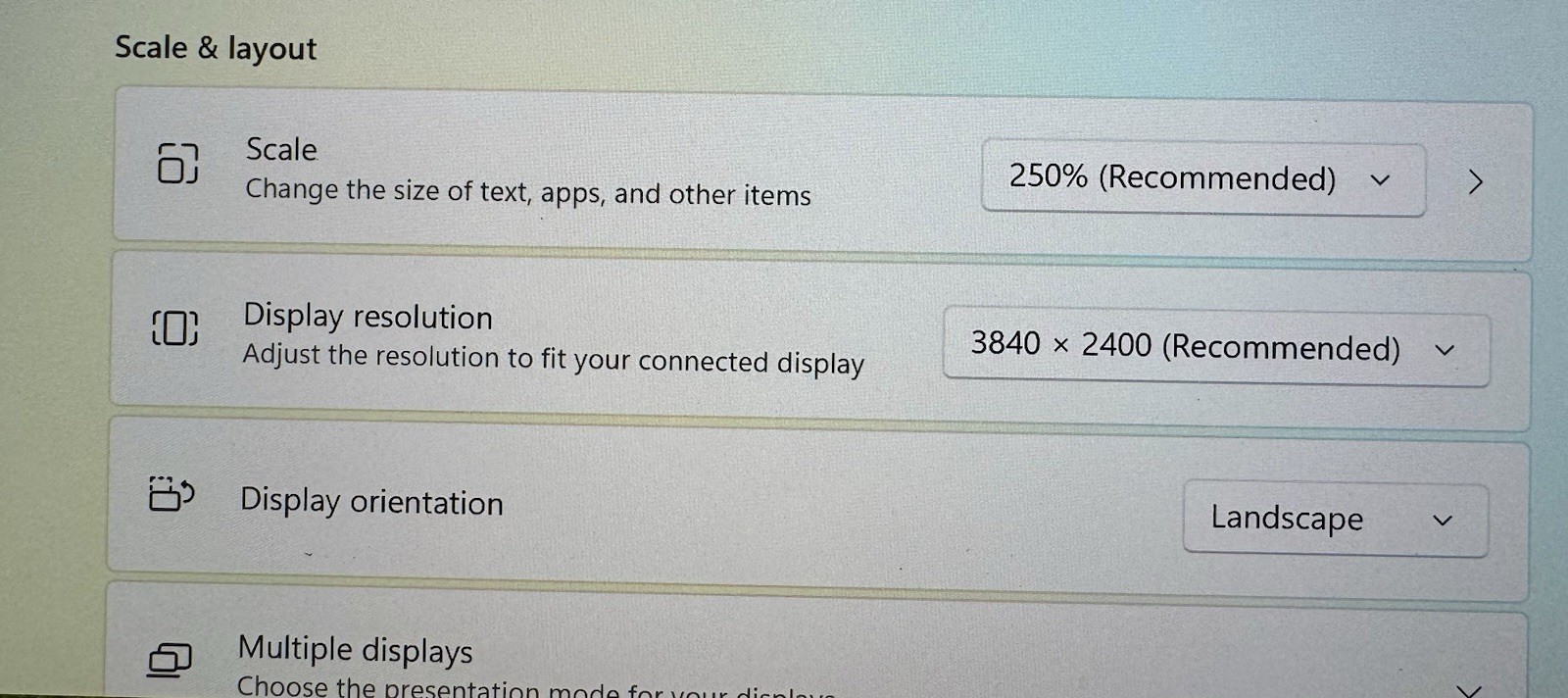 Thinkpad P1 Gen 5 i7-12700H 32GB 1TB RTX A2000 4k UHD Win11 — See Hinge Issue