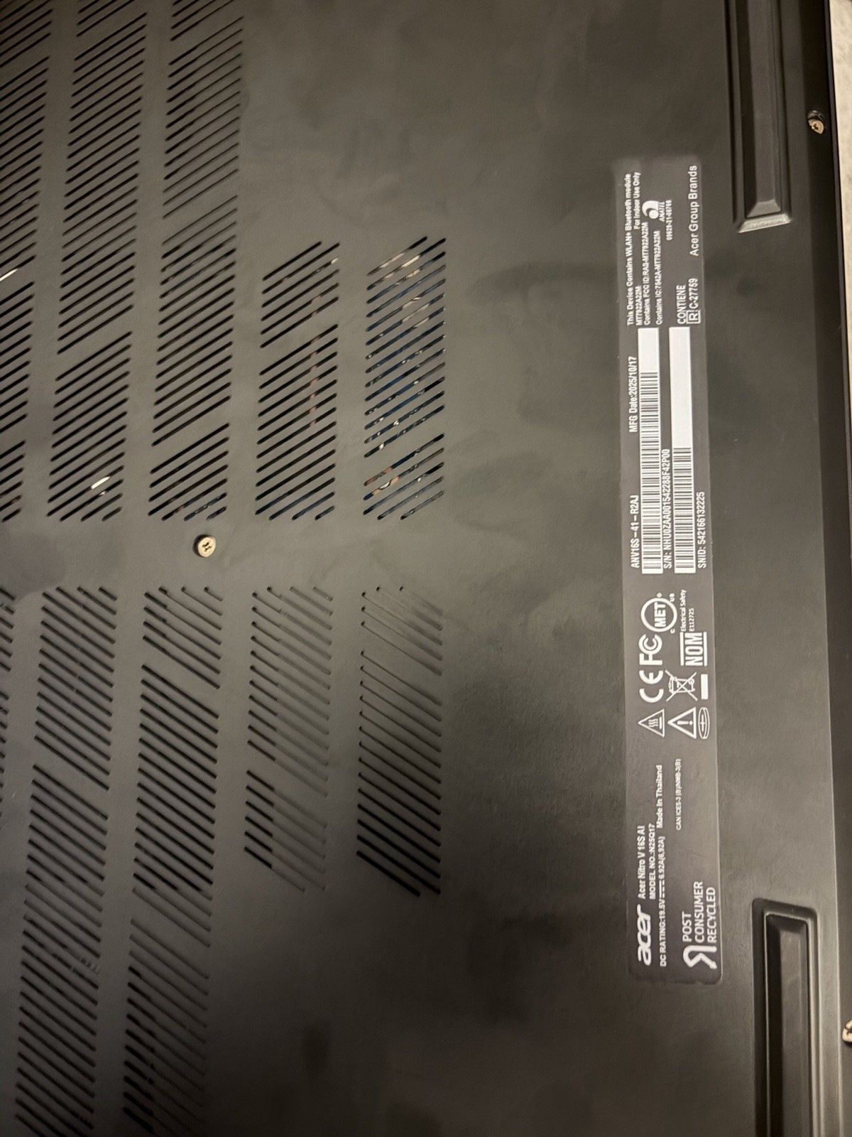 RTX 5060 Acer Nitro V 16S AI 180Hz FHD+ 3.8 GHz Ryzen 7 260 32GB 1TB SSD