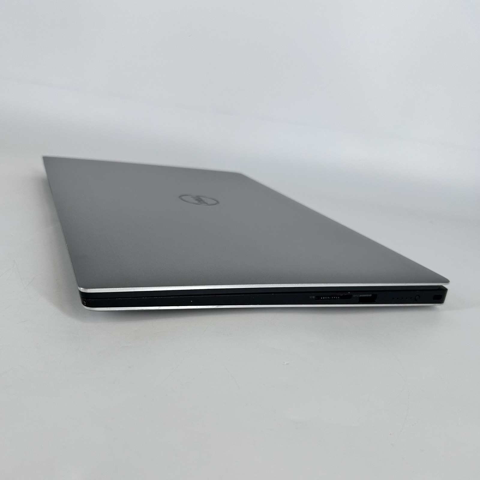 Dell XPS 15 9560 Silver 4K TOUCH i7-7700HQ 2.80GHz 16GB 1TB SSD NVIDIA GTX 1050